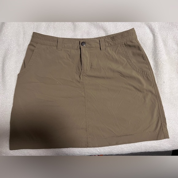 nice shorts skirt. brown color. eddie bauer size 6 - Picture 1 of 6